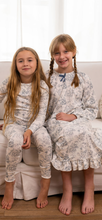 Load image into Gallery viewer, Pouf blue toile nightgown